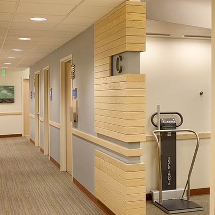Patient weigh-in corridor with wayfinding